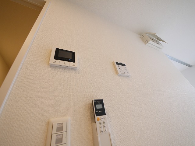 エントランス　落ち着いたエントランスです