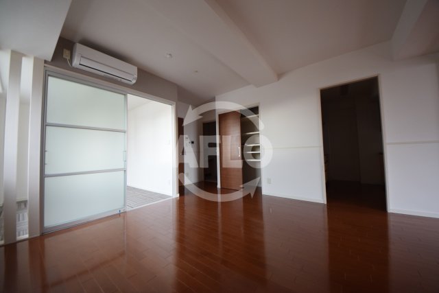 居室・リビング　ロイヤルパークス桃坂　リビング