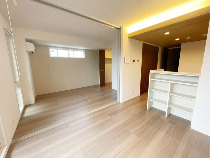 居室・リビング　☆明るい居間☆