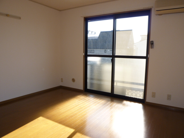 居室・リビング　別の部屋の写真です