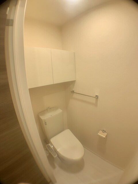 トイレ　温水暖房洗浄便座