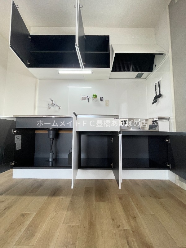 キッチン　同型別部屋写真（反転）