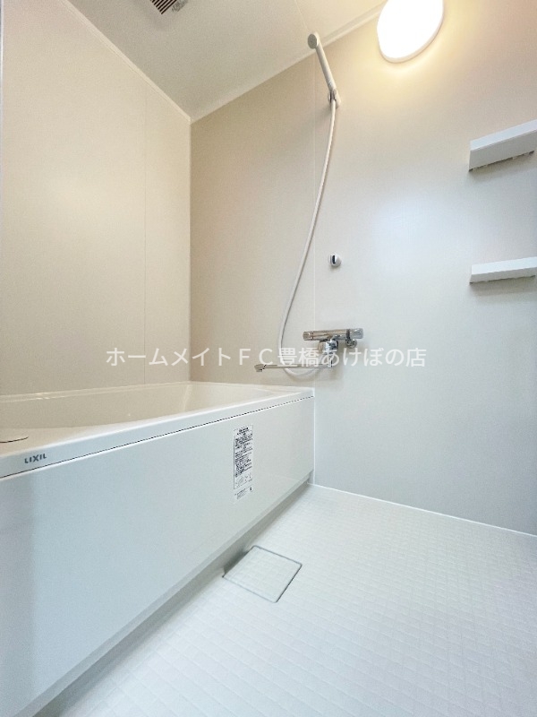 バス・シャワールーム　同型別部屋写真（反転）