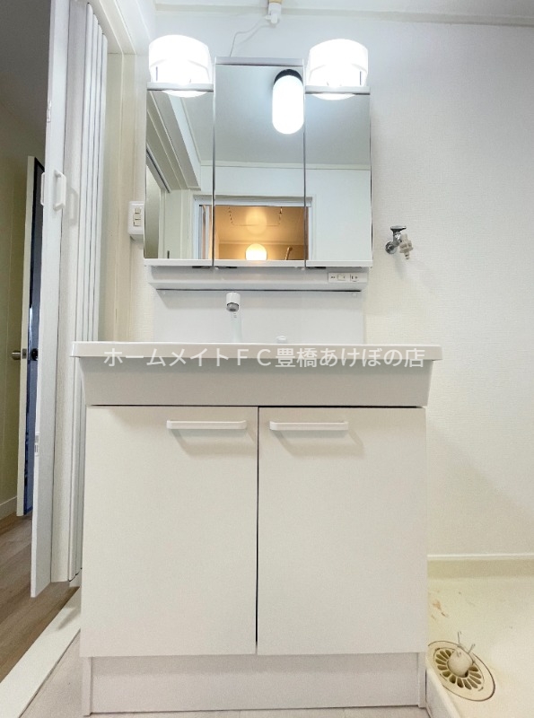 洗面設備　同型別部屋写真（反転）