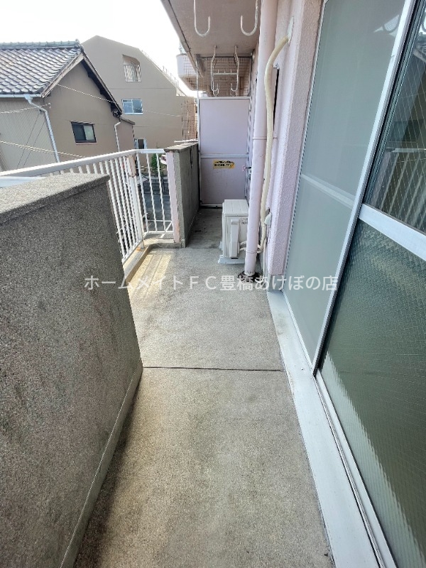 バルコニー　同型別部屋写真（反転）