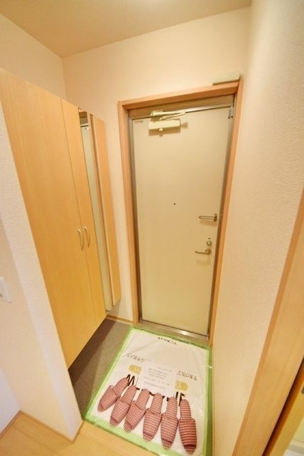 玄関　※反転タイプ301号室設備施工例　現況優先