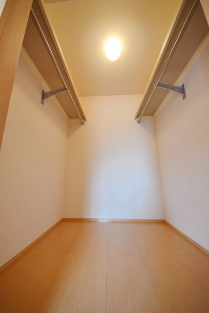 収納　嬉しいウォークインクローゼット