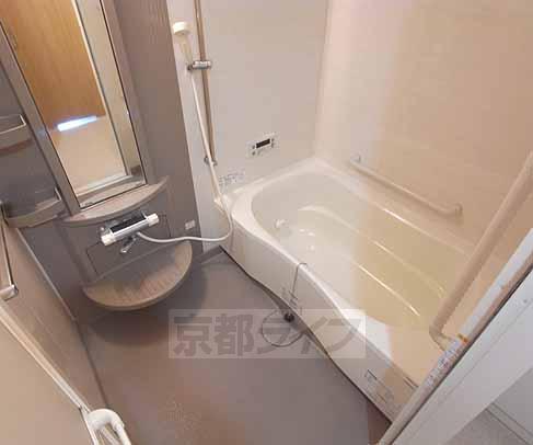 バス・シャワールーム　追い炊き機能付のお風呂です。