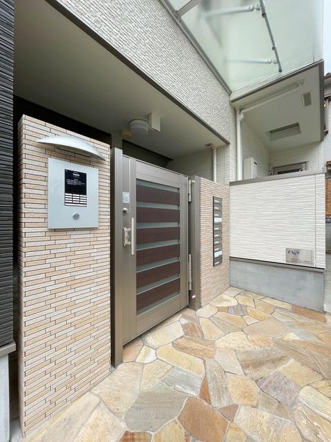 エントランス　オートロック付きで部外者シャットアウト♪