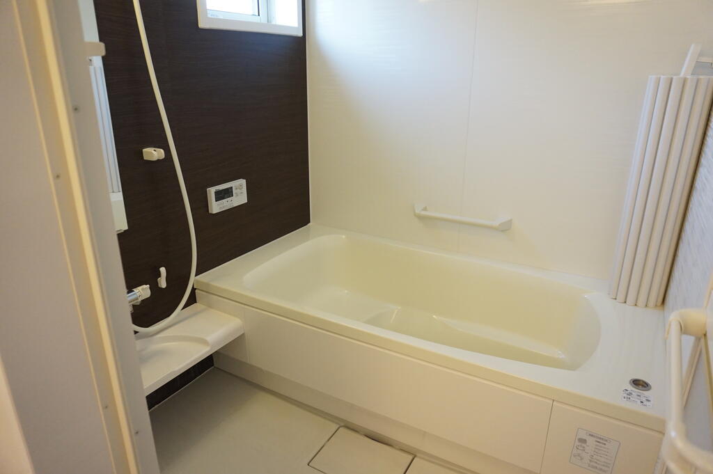 バス・シャワールーム　写真は別物件別部屋を使用しております。