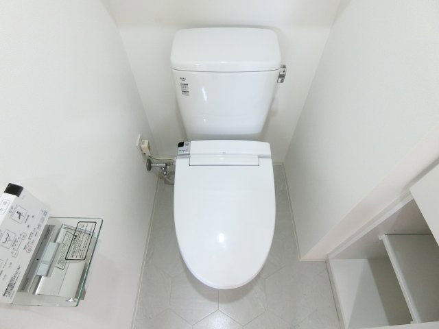 トイレ　※参考写真です（カラータイプが異なる場合がございます）