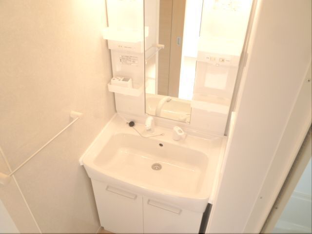 洗面設備　朝の身支度に便利な洗面台