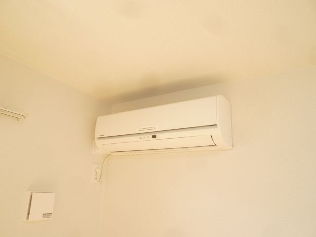 その他設備　リビングにエアコン付です