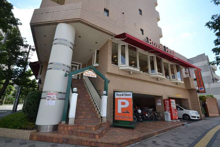 飲食店　ロイヤルホスト千田町店（飲食店）まで732m