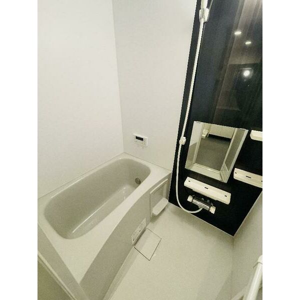 バス・シャワールーム　追い焚き機能付きで便利♪