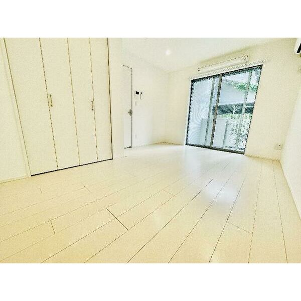 居室・リビング　床色が明るくて綺麗です♪