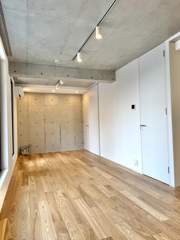 居室・リビング　Wi－Fi 無料、エアコン２台、Low-Eガラス、収納充実！