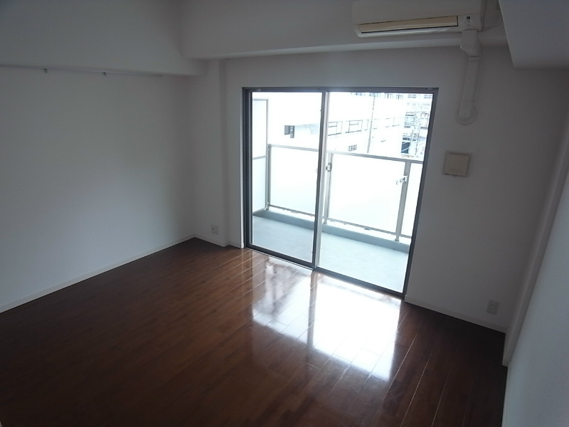 居室・リビング　日当たり良好で日中は明るいですよ