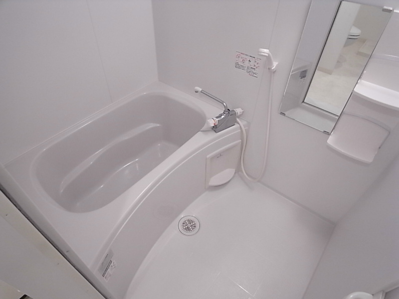 バス・シャワールーム　築浅ならではの綺麗な浴室