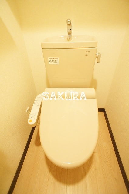 トイレ　嬉しい温水洗浄便座♪