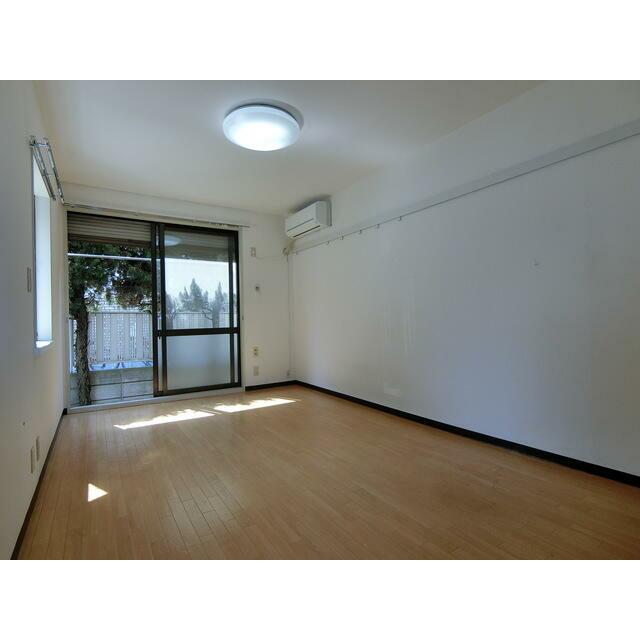 居室・リビング　※別部屋の参考写真になります。