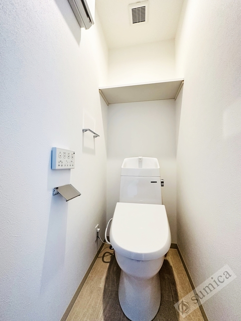 トイレ　温水洗浄便座付き♪♪