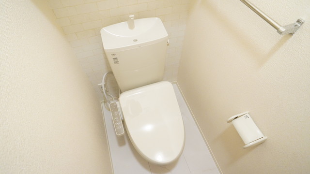 トイレ　温水洗浄便座