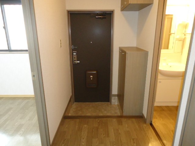 玄関　玄関(人感センサーライト)