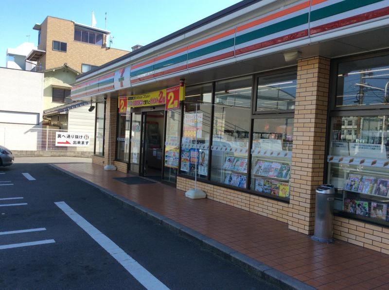 コンビニ　セブンイレブン楠木町三丁目店（コンビニ）まで294m