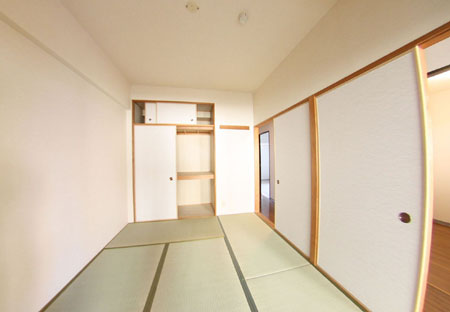 居室・リビング　和室ならではの温かな和の空間で寛ぎの時間を過ごせます