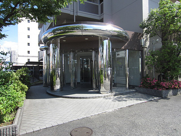 エントランス　ゆとりのあるエントランスです