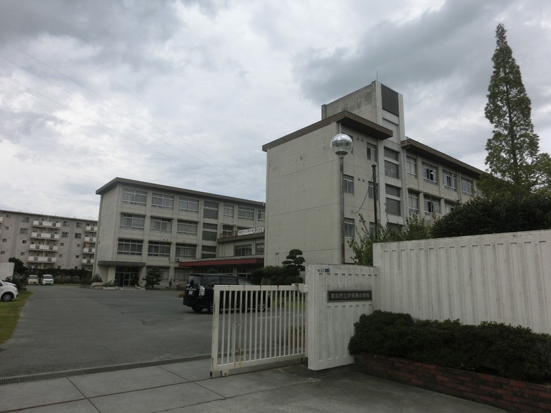 小学校　高砂市立伊保南小学校（小学校）まで587m