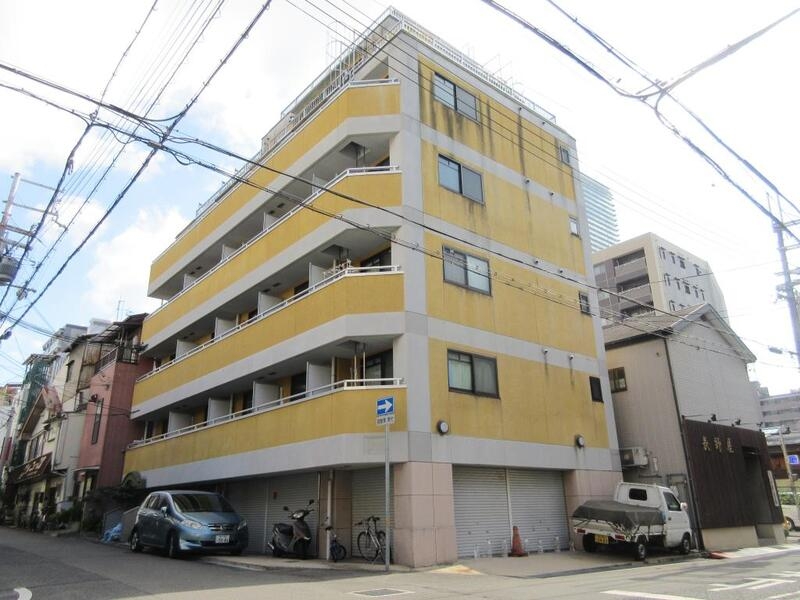 建物外観　鮮やかな外観です☆