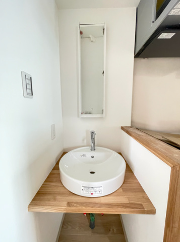 洗面設備　写真は別号室のものです。