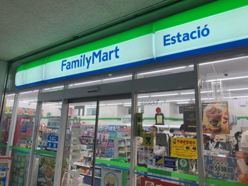 コンビニ　ファミリーマート 西春駅店（コンビニ）まで510m