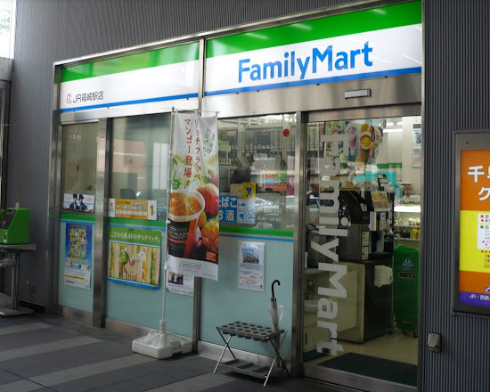 コンビニ　ファミリーマート JR箱崎駅店（コンビニ）まで498m