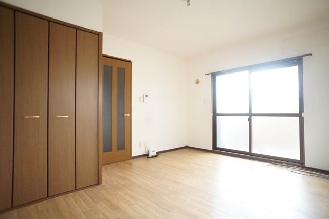 収納　※掲載写真は、同タイプの別部屋写真です。