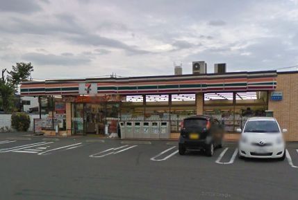 コンビニ　セブンイレブン（コンビニ）まで631m