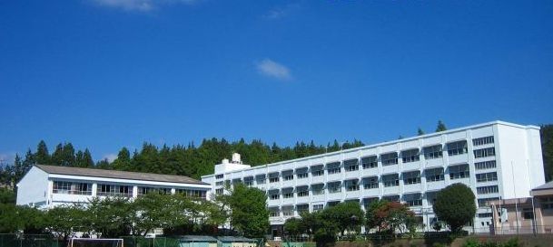中学校　横浜市立都岡中学校（中学校）まで956m