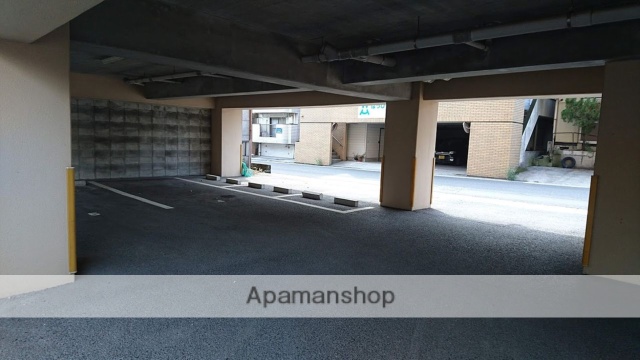 駐車場　エントランス