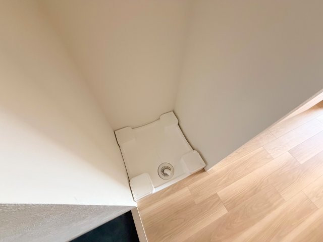 その他設備　嬉しい室内洗濯機置場。これで洗濯機も長持ちしますね。