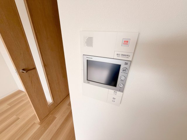 セキュリティ　TVモニターホンで来客が誰か確認してから開けて下さいね