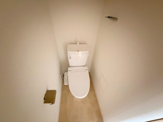 トイレ　綺麗なトイレにはウォシュレット標準装備です。