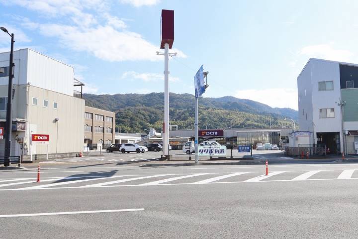ホームセンター　ＤＣＭダイキ（株）／徳島西店（ホームセンター）まで596m