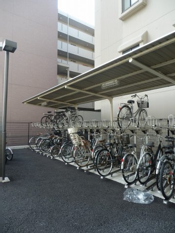 その他　屋根付きの駐輪スペース