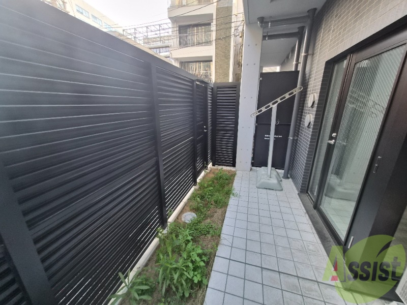 バルコニー　ベランダはよく日が当たり気持ちの良い空間です。