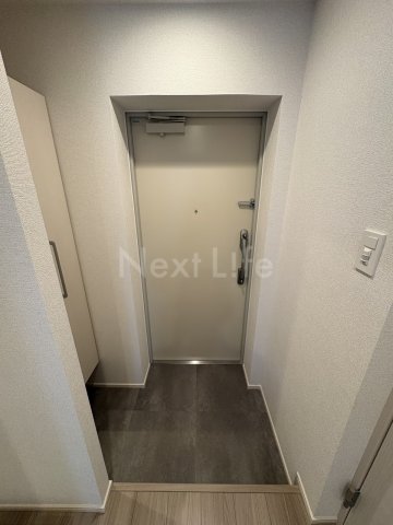 ログ登戸ステーション サイドの玄関写真