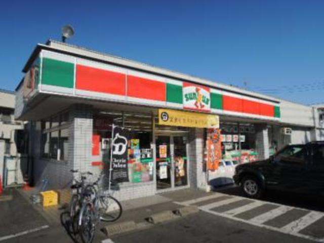 コンビニ　サンクス日野三沢店（コンビニ）まで240m