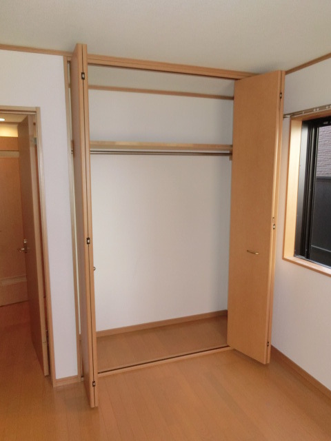 収納　長いコートも心配ないですね。