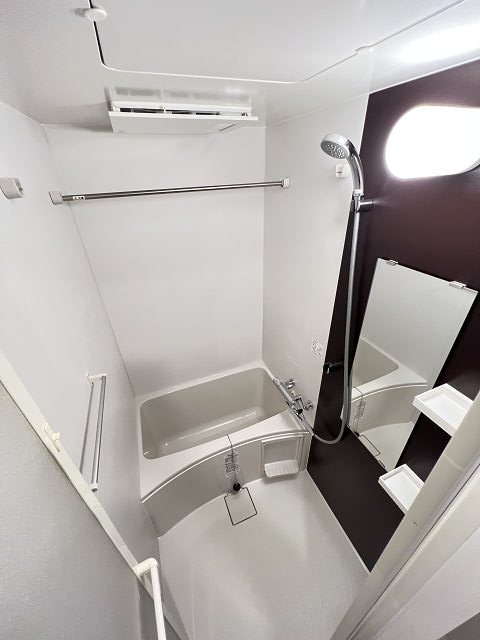 バス・シャワールーム　落ち着いた空間のお風呂です